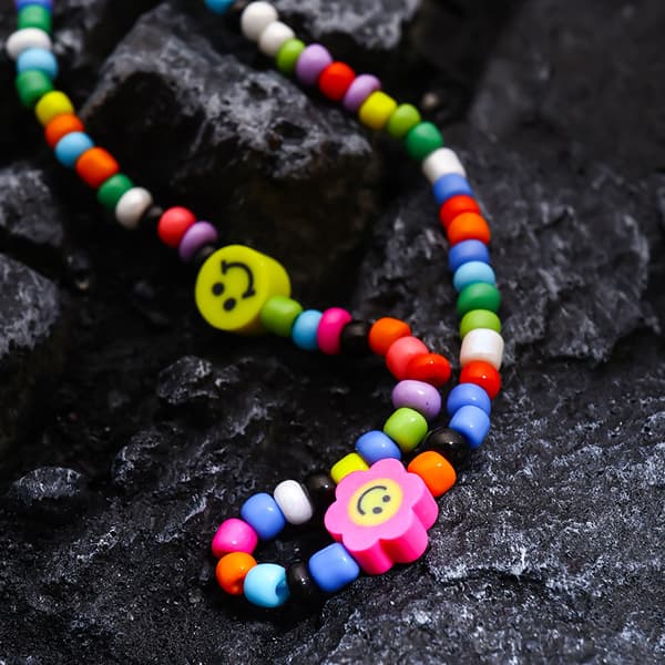 Färgglada pärlor med smiley-ansikten för barn - Pärlhalsband - Fest, julstrumpa