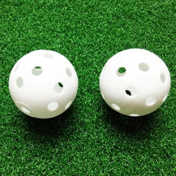 25 ihåliga golfbollar i plast för svingträning och driving range