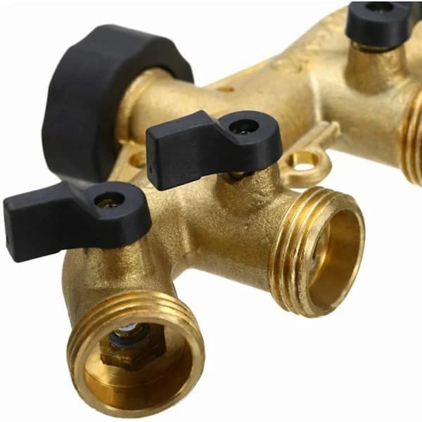 4-veis solid messing krankobling, kraftig slangesplitter for utendørs bruk