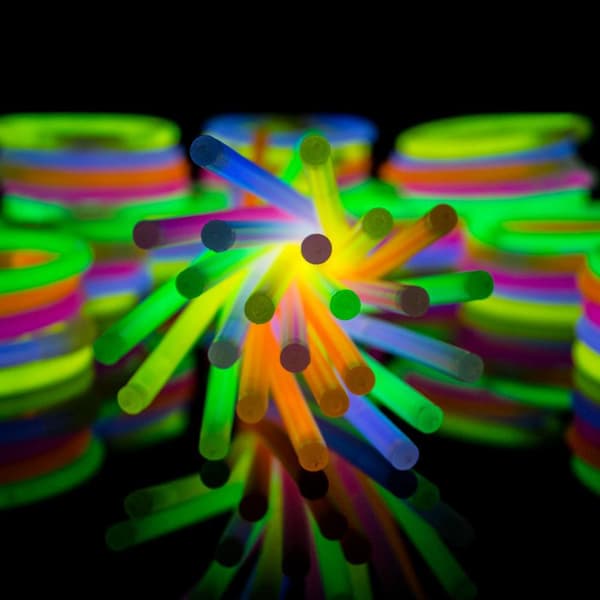 100-pakke - Selvlysende armbånd / Glowsticks - Multifarvet multifarvet