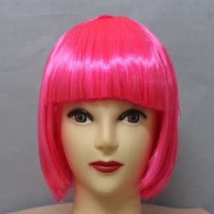 Pink, kort bob med pandehår Unik