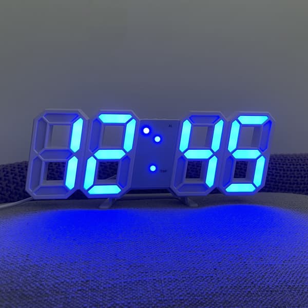 Vit 3D LED-väggklocka, modern digital väckarklocka med 24 eller 12 timmars display