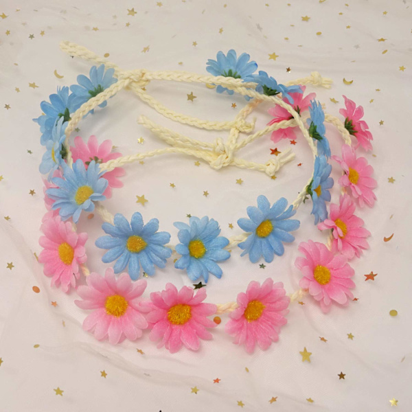 Sett med fasjonable blomsterhodebånd, tusenfryd blomsterhårkrans, festlige hodebånd, brudehodeplagg, rosa + blå