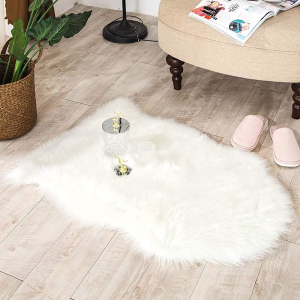 Lyxig mjuk konstgjord fårskinnsstolöverdrag sittdyna plyschpälsområdesmattor för sovrum, 2ft x 3ft, vit