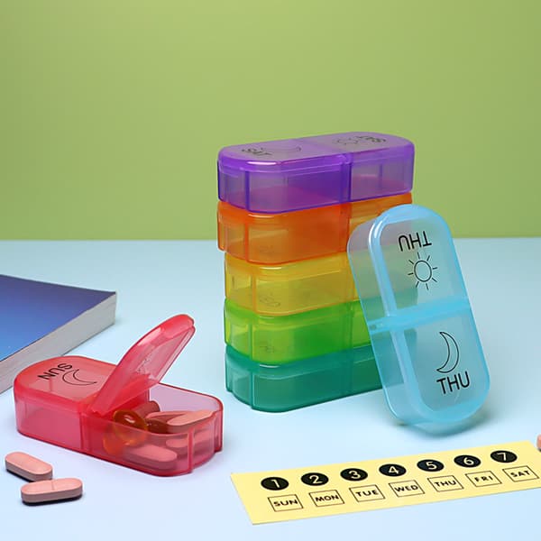 Läpinäkyvä plus seitsemän väriä Classic Weekly Pills - Värivalikoima