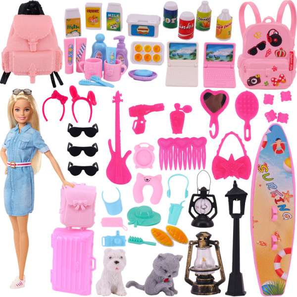 55 Barbie-tillbehör, skor, resväskor, ryggsäckar, dockskåp, möbler och husgeråd