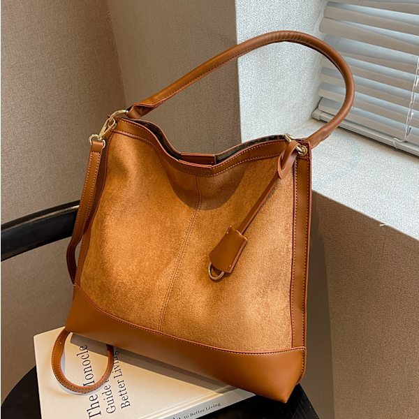 Storväska, trendig axelväska, frostad crossbody-väska, pendlarväska, texturerad Tote-hinkväska, brun