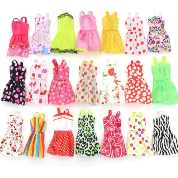 118 stycken Barbie tillbehör leksaker DIY material paket docka kläder hängande kjol barn