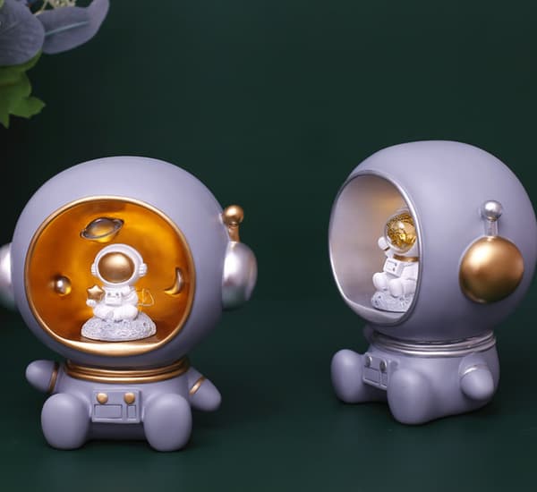 Astronaut nattlys romdekorasjon sparebøsse