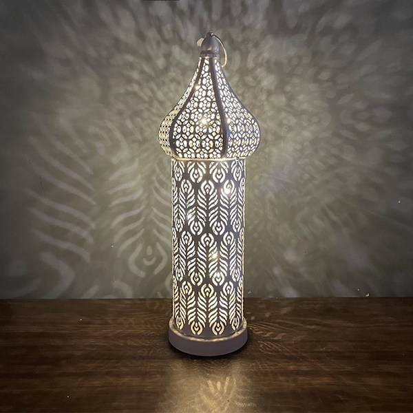 Marockansk vit ihålig LED-vindlampa järnlykta hem sovrum vardagsrum atmosfär dekorativ lampa prydnader liten storlek 27,2 cm hög