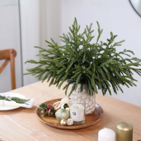 Julgranar av Norfolk Tall, 18 tum Real Touch Konstgjorda Tallgrenar Falska Gröna Tallgrenar för Vas DIY Girlang Krans Heminredning 32Pcs