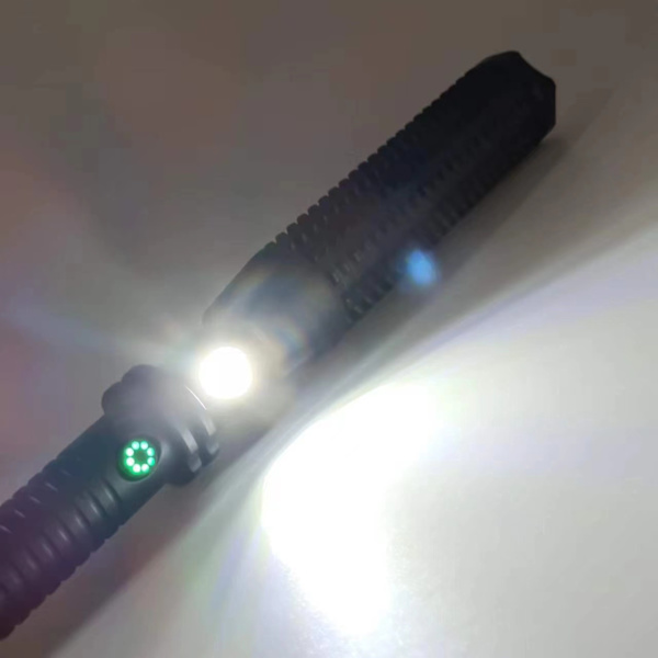 Multifunktionel LED stærk lys langtrækkende lommelygte udendørs genopladelig nødslys patrulje kølle lommelygte