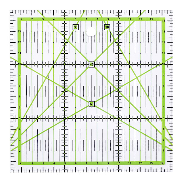 30 x 30 cm:n tilkkutyöviivain, jossa ilmaiset liukuesteet. Läpinäkyvä yleisompeluviivain, jossa cm-asteikko ja kulmamerkinnät