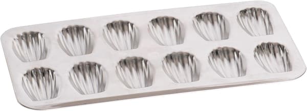 Plate med 12 madeleines - Blikk - Resirkulerbart materiale - Mål: 40 x 23 cm