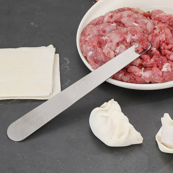 Set med tre runda degknycklar i rostfritt stål för ravioli och kakor