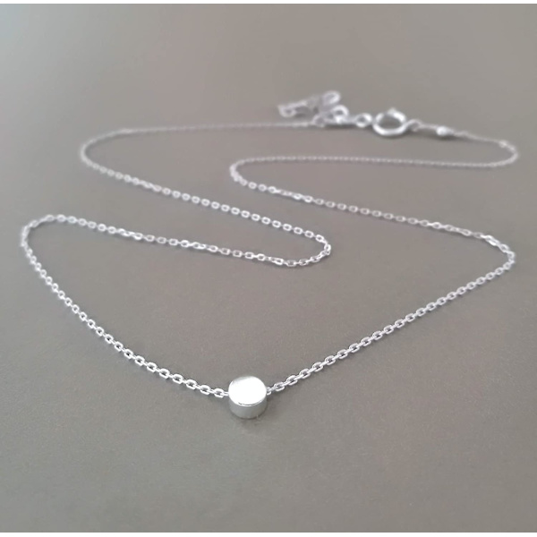 Fint flerskiktat halsband i sterlingsilver med en liten rund prickpärla för kvinnor