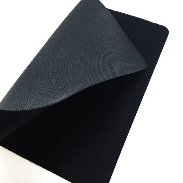 Musta koko 25 x 30 senttimetriä – Erittäin sileä pinta – Parantaa nopeutta ja tarkkuutta – Liukumaton kumipohja
