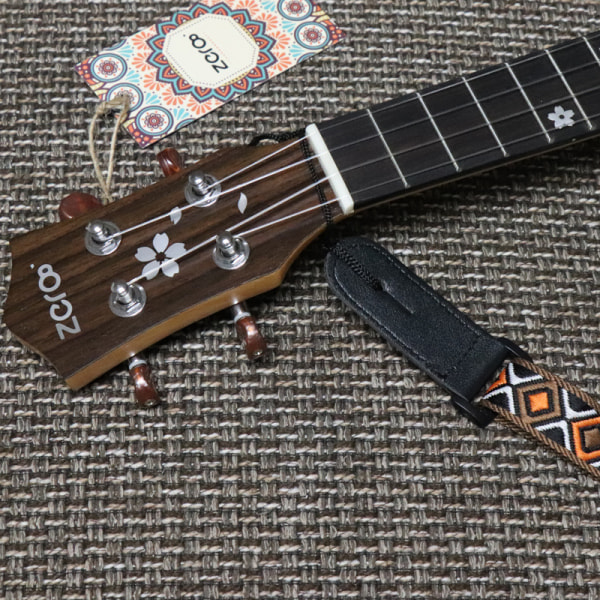 Etnisk stil Ukri axelrem, liten Ukri gitarr, korsad svansnål