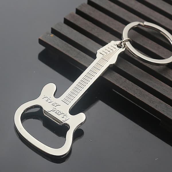 Fickformat Liten Metall Legering Ölflaskeöppnare Verktyg Gitarr Nyckelring Nyckelring Present