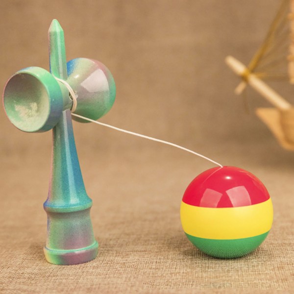 Perinteinen japanilainen puinen kendama-lelu lapsille - värikäs käsinmaalattu pallo, hauska urheilupeli