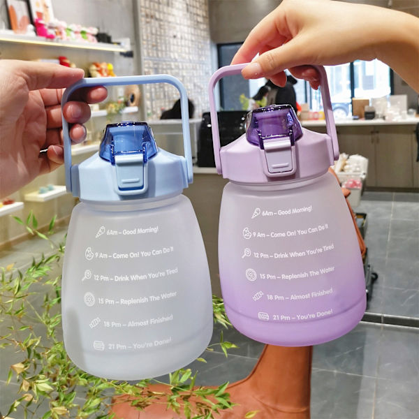 1400 ml:n suurikokoinen vesipullo oljella ulkoilmakäyttöön