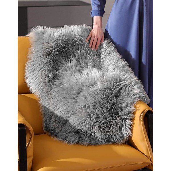 (Grå) Teppe i imitert pels, 50 x 50 cm, lang haug med luftig område, gulvmatte i imitert saueskinn for soverom, stue, barnerom