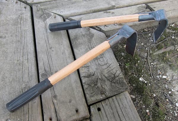 Smidda hacka, yxa, grävhacka, spetshacka, grävverktyg, 37 cm