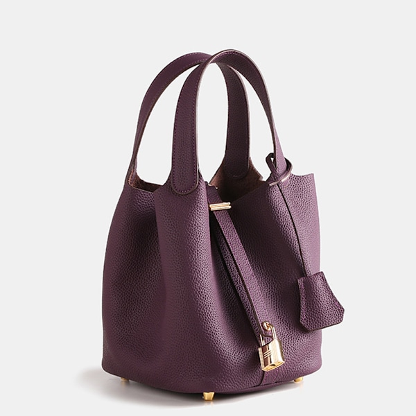 Stor läderhinkväska i lila ko-läder med lychee-tryck - Rymlig pendlarväska Purple