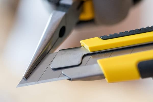 Patronkniv, rustfritt stål, robust og ergonomisk