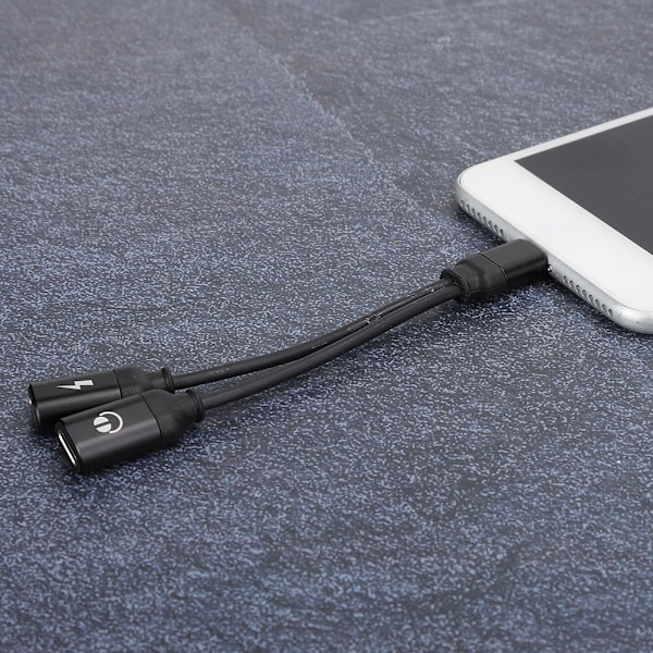 2 i 1 Hörlursladdare Adapter Aluminiumlegering Plug and Play Kabel Dubbel Hål för IOS Svart