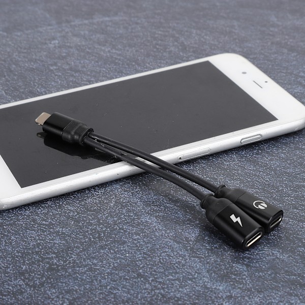 2 i 1 Hörlursladdare Adapter Aluminiumlegering Plug and Play Kabel Dubbel Hål för IOS Svart