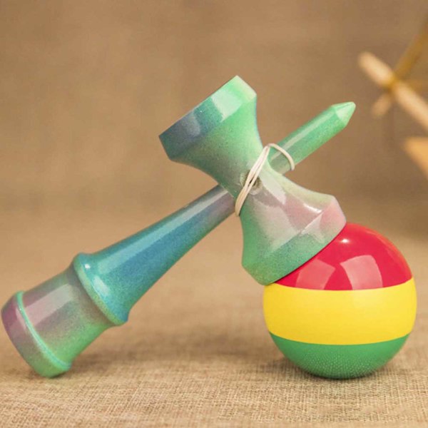 Tradisjonell japansk tre Kendama leketøy for barn - fargerik håndmalt ball, morsomt sportsspill
