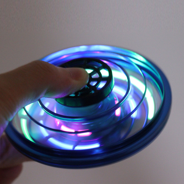 Roterbar flyvende spinner - interaktiv håndbetjent lille UFO-legetøj til udendørs sjov Blue