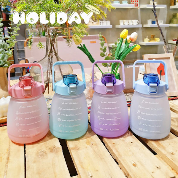 1400 ml:n suurikokoinen vesipullo oljella ulkoilmakäyttöön