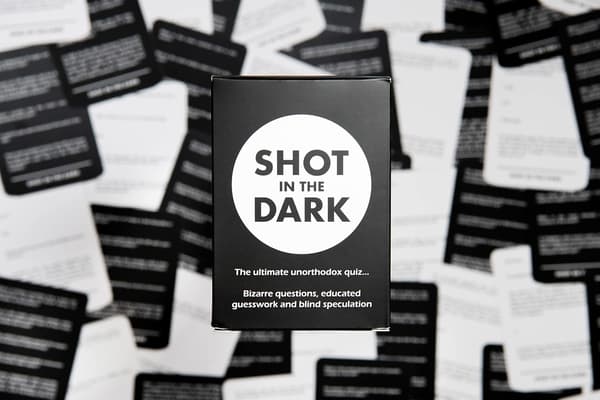 Shots in the Dark: Den ultimate ukonvensjonelle quizen | 2+ spillere | Voksne og barn