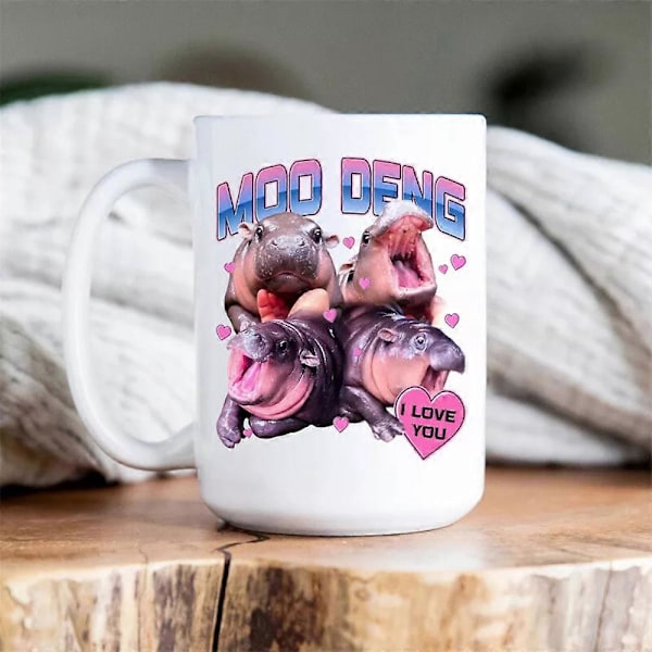 Hippo Deng med Månen Krus, Baby Hippo Moo Deng Krus, Søt Hippo Gris Kaffe K black