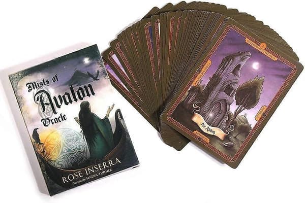 Avalonin usvat Oracle Tarot pussilla, perhepeli