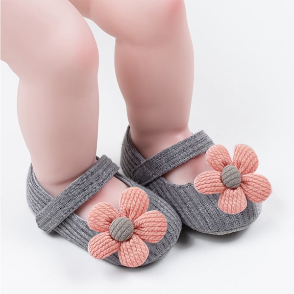 Spädbarn Baby Boys Girls Tofflor Mysiga Fleece Booties Mjuk Botten Varm Cartoon Strumpor Nyfödda Spjälsäng Skor