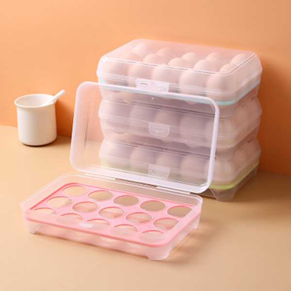 Plast äggbehållare, Deviled Egg Tray Carrier med lock, Bärbar stapelbar kylskåp äggbehållare med 15 äggspår för camping kylskåp kök
