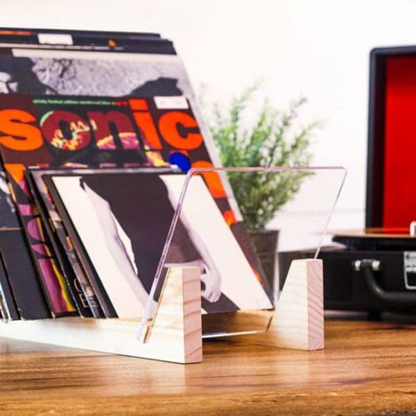 Opbevaringsstøtte til vinylplader? Kan stables op til 50 album, 7 eller 12 tommer vinylplader? Massiv træorganisator med