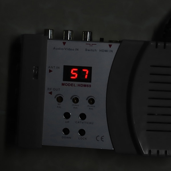 HDM69 Digital RF HDMI Modulator AV til RF Konverter VHF UHF PAL Standard Bærbar Modulator for EU 100‑240V