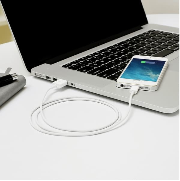 1M Lightning Pikalatauskaapeli iPhone Valkoinen iOS15 48 3-Pack