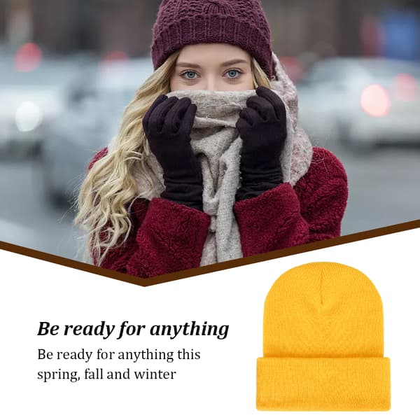 Höst- och vintermössa i stickad enfärgad design för dam och herr yellow