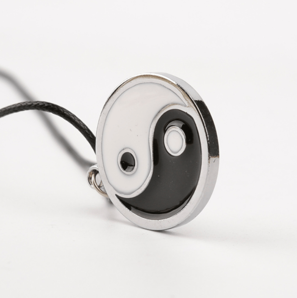 Halsband med Yin Yang-hänge Svart/Vit