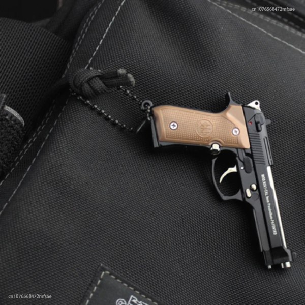 1:3 Metal Pistol Toy Gun Miniatyrmodell Beretta 92F Nyckelring Högkvalitativ kollektion Leksak Födelsedagspresenter 20