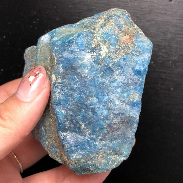 Naturlig blå apatit rå Stone Healing Reiki Crystal Ädelstenar och mineralprov grovt prov heminredning about 130-150g