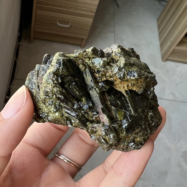 Naturlig grön turmalin Råkristall Mineralprov Dekor Feng Shui Reiki Ädelstenar Healing 200-220g