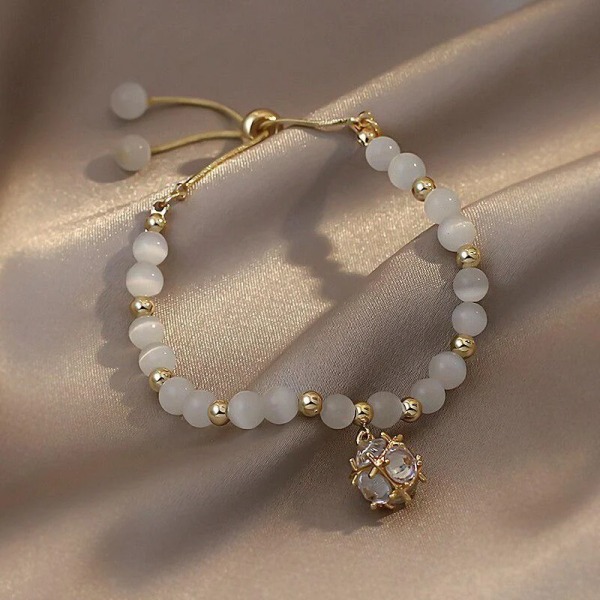 Koreanskt mode Nytt exklusivt enkelt opalhängande armband för kvinnor Geometriskt zirkonhänge Smycketillbehör Damarmband Gold-color