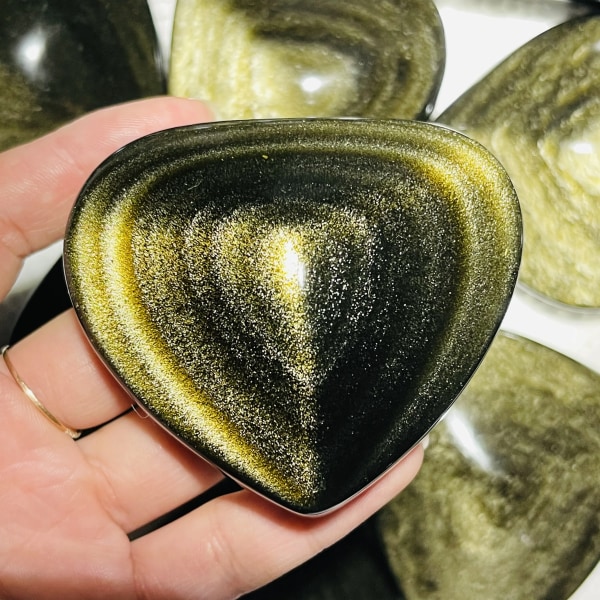 Naturligt guld Obsidian Cat Eyes Quartz Crystal Heart Healing Decor Present 260-300g