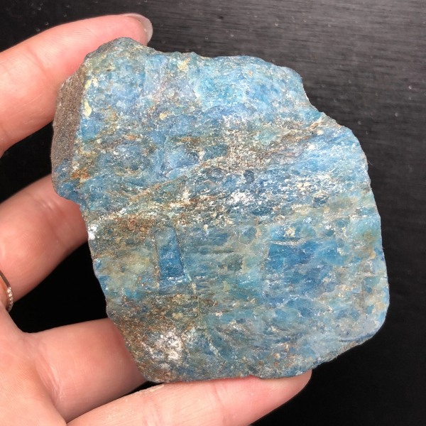 Naturlig blå apatit rå Stone Healing Reiki Crystal Ädelstenar och mineralprov grovt prov heminredning about 80-100g